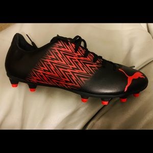 Puma size 9 youth cleat